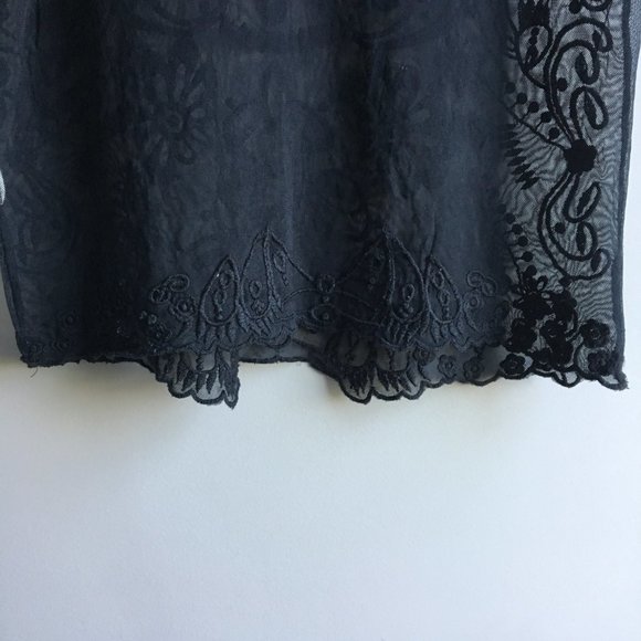 ⚪ 3/$15 Sheer black embroidered short sleeved blouse - Picture 11 of 13